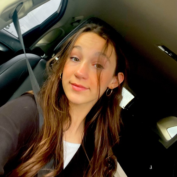 Meet your Posher, Aubrey - Picture 1 of 1